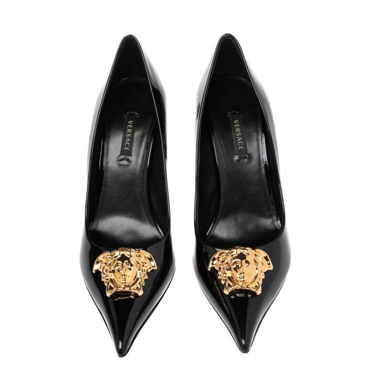 مملوكة مسبقًا Versace Black Patent Leather Medusa Decollete Pointed Toe Pumps Size 37.5