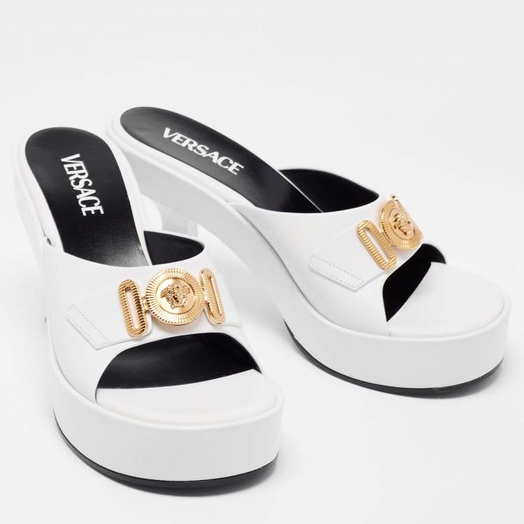 Pre Owned Versace White Leather Medusa Sandals Size 39