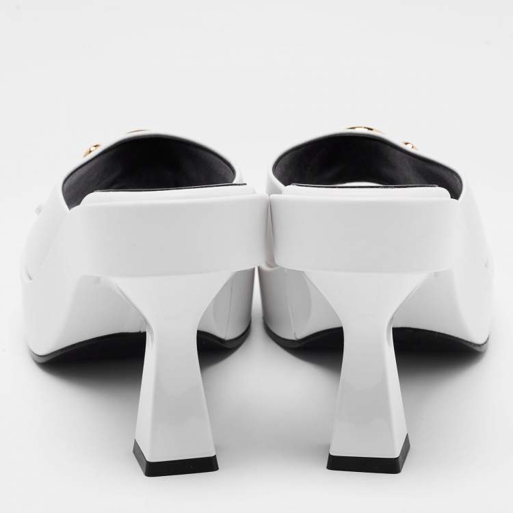 Pre Owned Versace White Leather Medusa Sandals Size 39