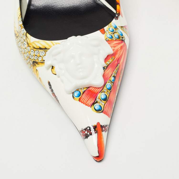 Pre Owned Versace Cream Patent Leather Medusa Slingback Pumps Size 40