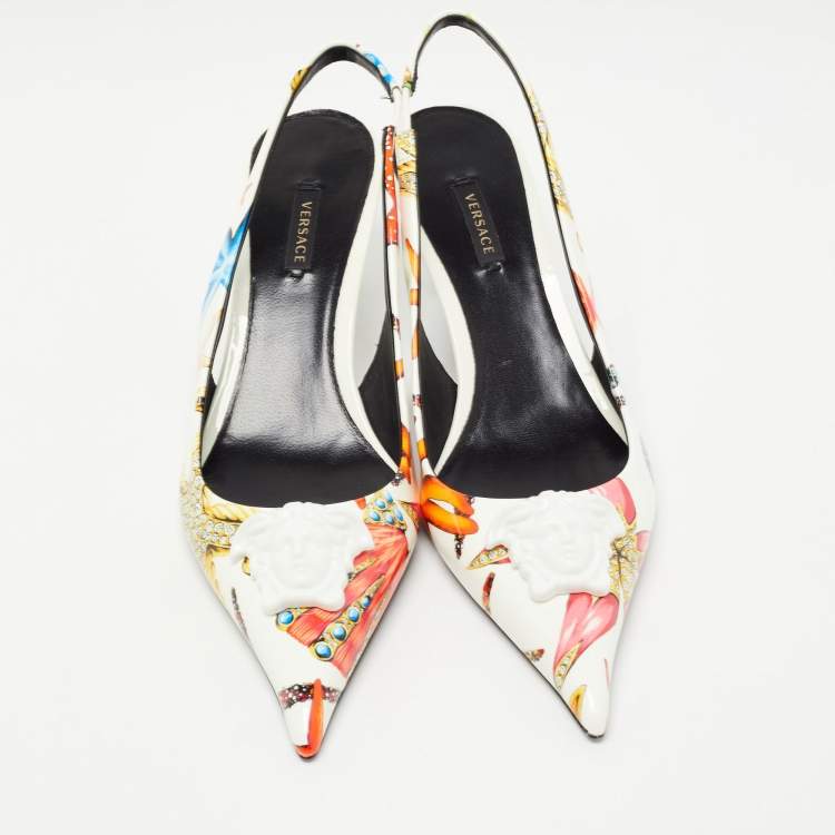 Pre Owned Versace Cream Patent Leather Medusa Slingback Pumps Size 40