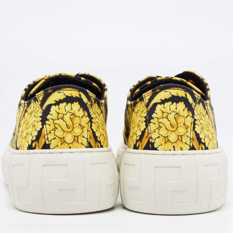 مملوكة مسبقًا Versace Yellow/Black Canvas Greca Barocco Low Top Sneakers Size 39.5