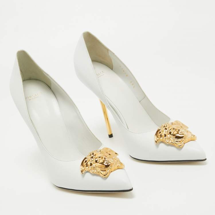 Pre Owned Versace White Leather Medusa Pointed Toe Pumps Size 40.5