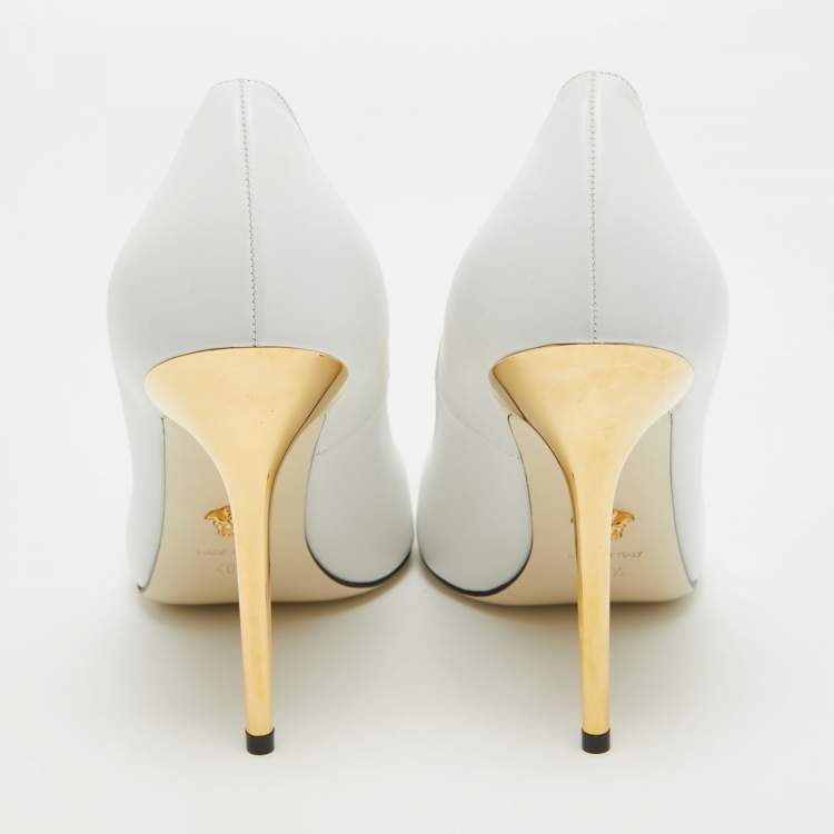 Pre Owned Versace White Leather Medusa Pointed Toe Pumps Size 40.5