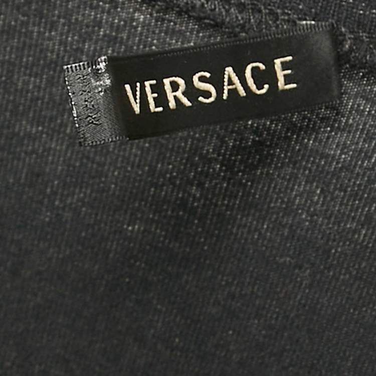 مملوكة مسبقًا Versace Black Logo and Pins Print Jersey Embellished T-Shirt S