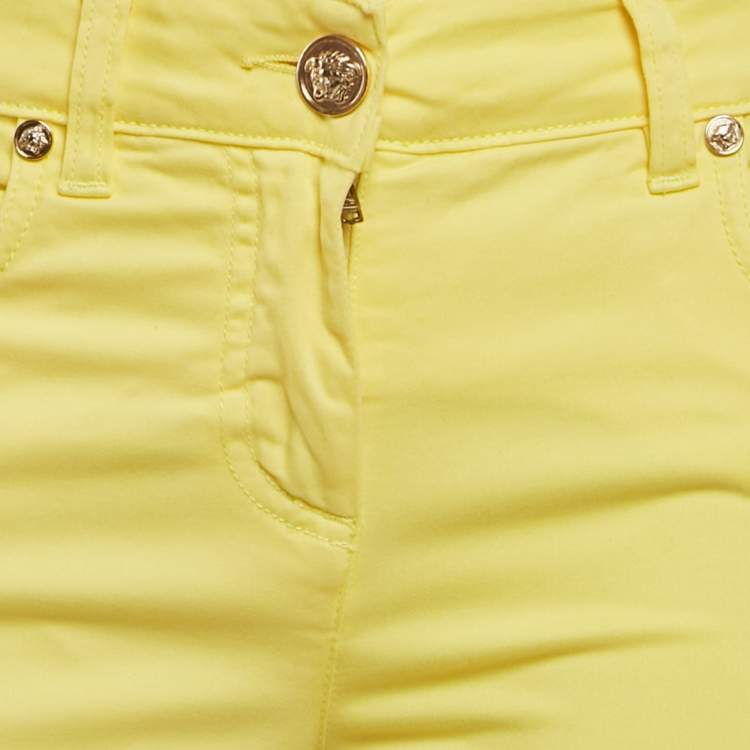 Pre Owned بنطلون جينز فيرساتشي قطني أصفر ملائم عادي مقاس صغير بخصر 28 بوصة