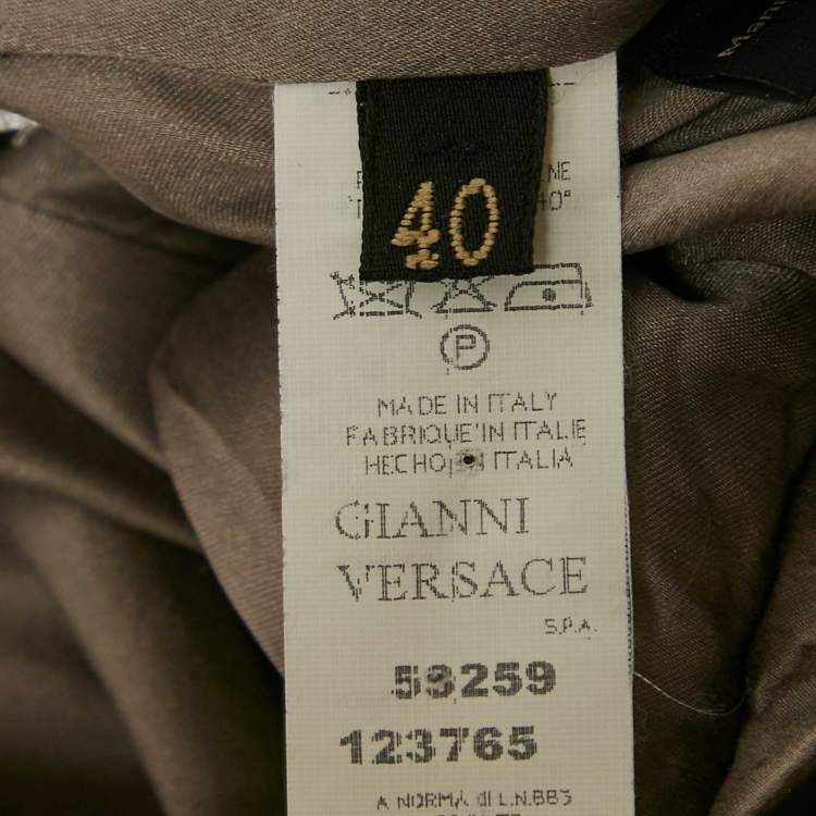 مملوكة مسبقًا فستان فيرساتشي ميني مربوط بحزام بطيات عنق رمادي حرير مقاس صغير