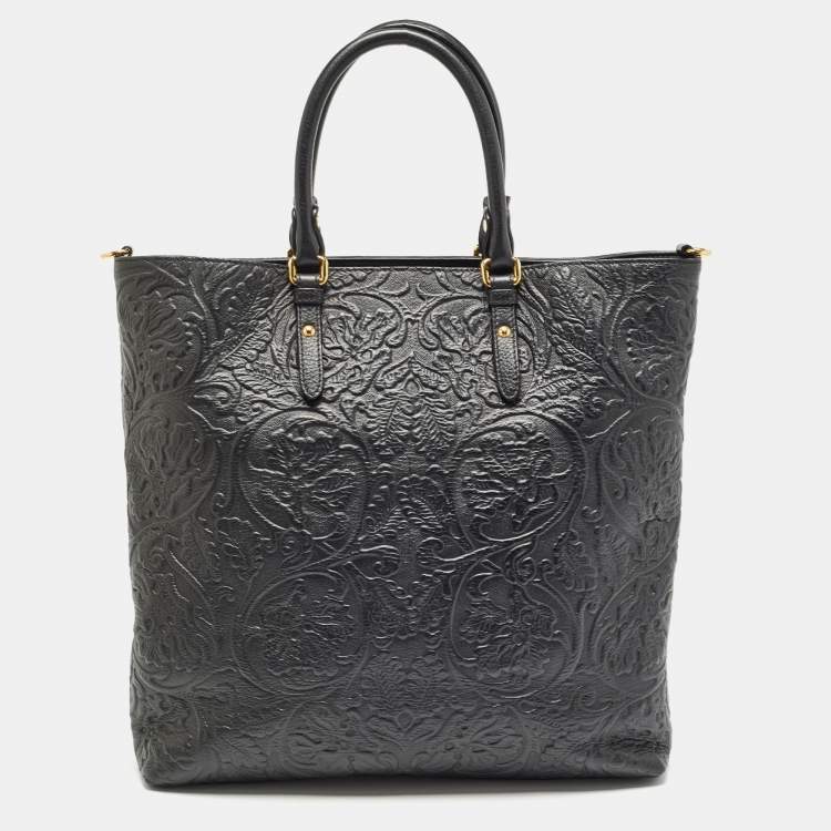 مملوكة مسبقًا Versace Black Barocco Embossed Leather La Medusa Tote