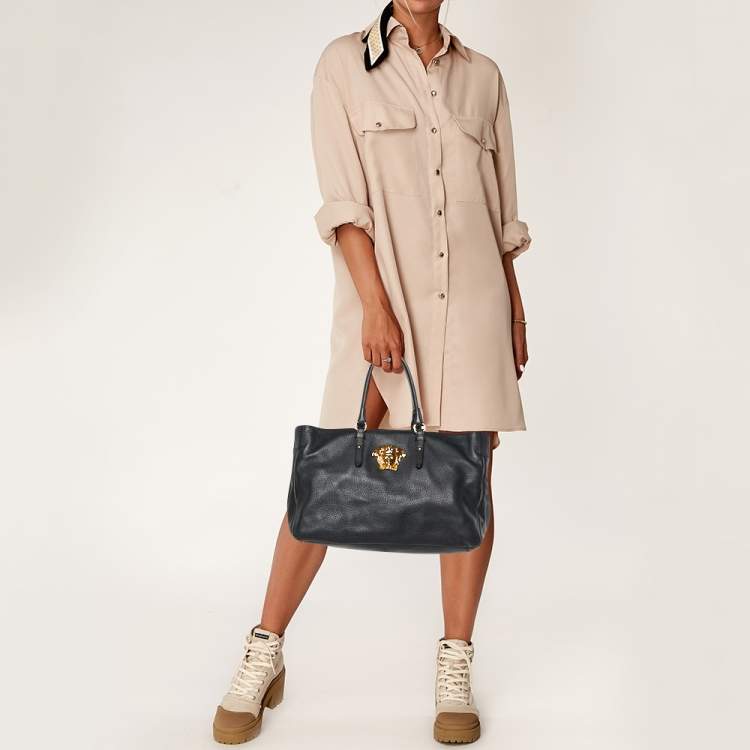 مملوكة مسبقًا Versace Black Leather La Medusa Shopper Tote