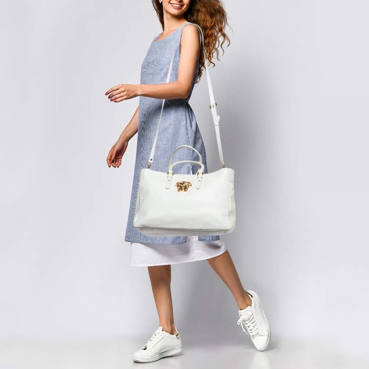 مملوكة مسبقًا Versace White Leather La Medusa Shopper Tote