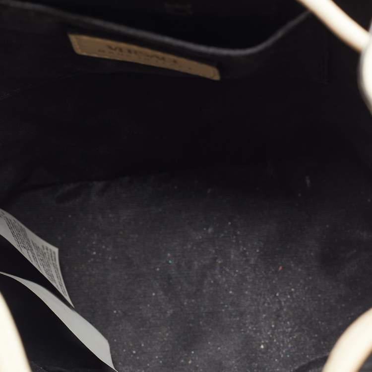 Pre Owned Versace Cream Quilted Leather Medusa Drawstring Bucket Bag