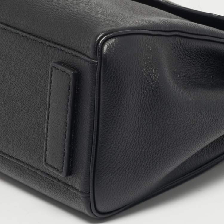 مملوكة مسبقًا Versace La Medusa Black Leather Flap Top Handle Bag