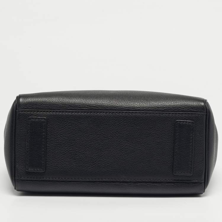 مملوكة مسبقًا Versace La Medusa Black Leather Flap Top Handle Bag