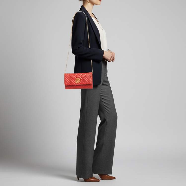 Pre Owned Versace Medusa La Medusa Red Quilted Leather Chain Clutch