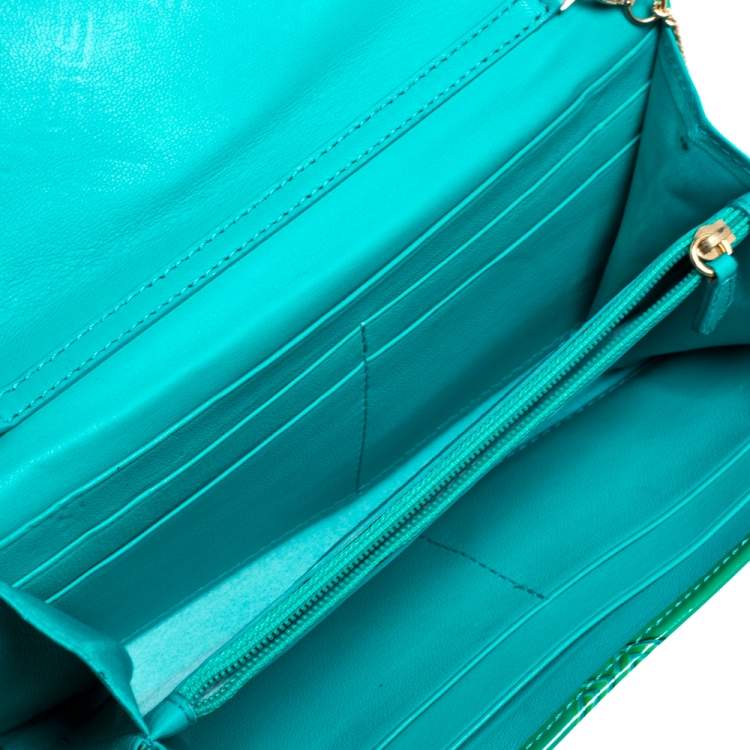 Pre Owned Versace Green Patent Leather Wallet On Chain