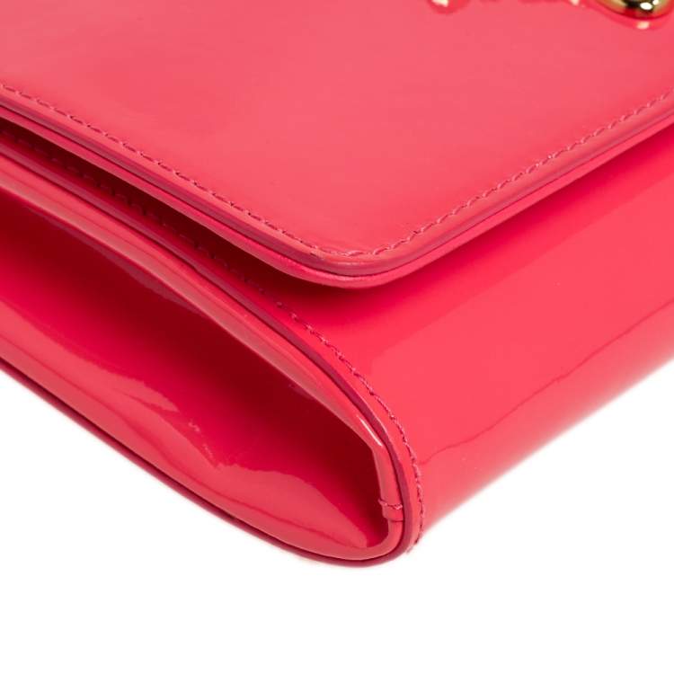 Pre Owned Versace Peach Patent Leather Medusa Chain Clutch