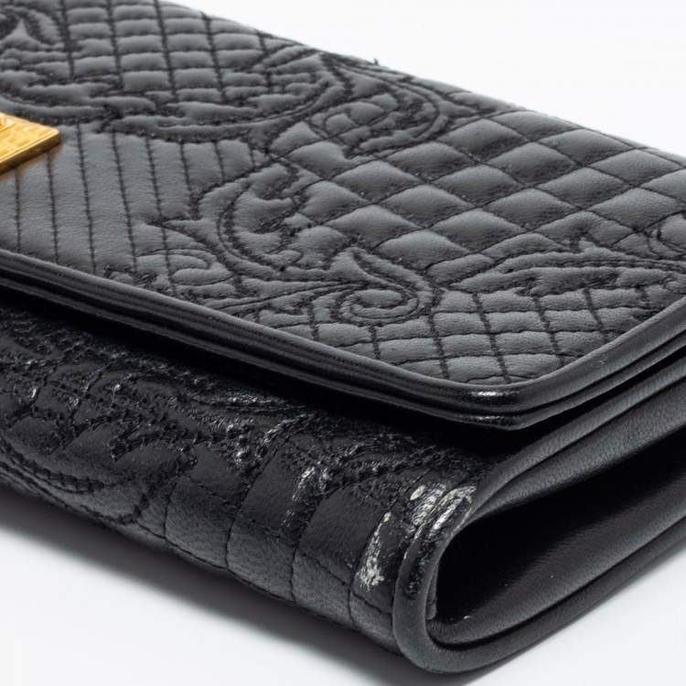 Pre Owned Versace Black Quilted Leather Medusa Chain Clutch