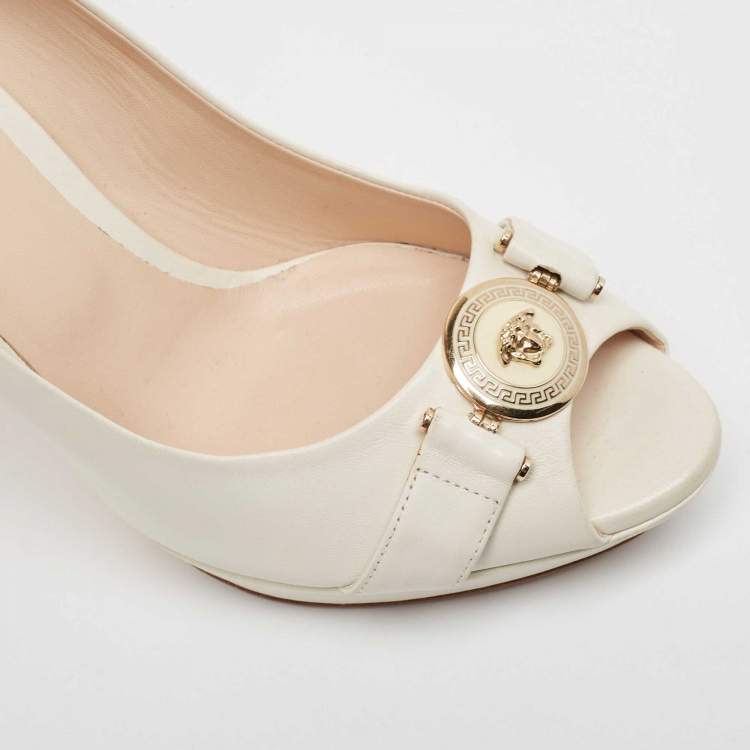 Pre Owned Versace Cream Leather Medusa Peep Toe Pumps Size 40