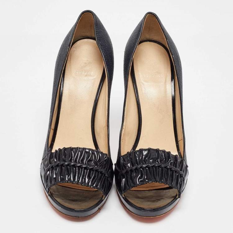 Pre Owned Versace Black Coated Raffia and Patent Leather Peep Toe Pumps Size 39
