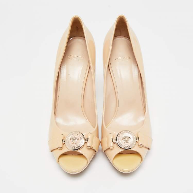 Pre Owned Versace Beige Patent Leather Medusa Peep Toe Pumps Size 38.5