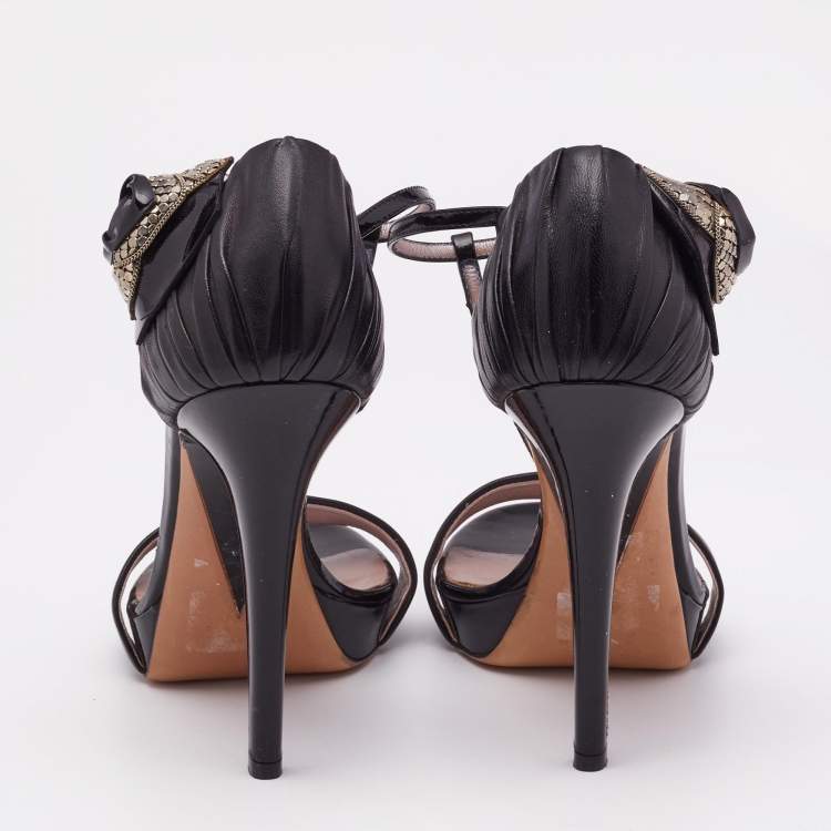Pre Owned Versace Black Leather Flower Bow T- Strap Sandals Size 39        
