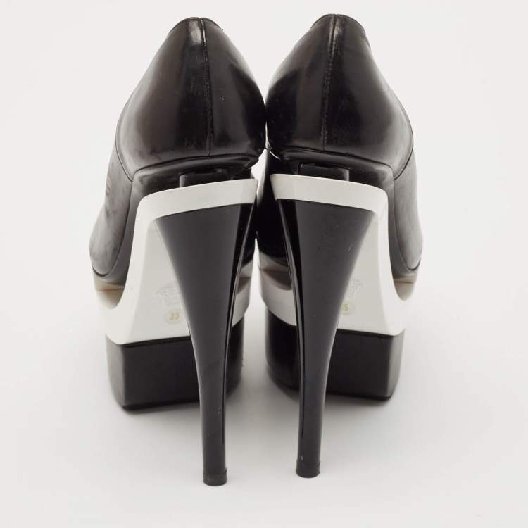 Pre Owned Versace Black/White Leather Triple Platform Pumps Size 35