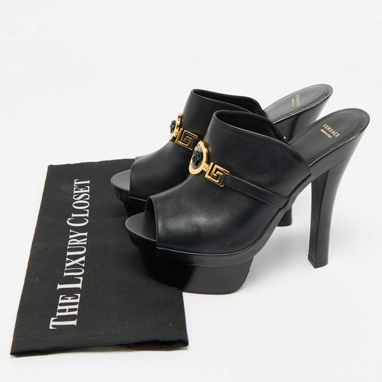 Pre Owned Versace Black Leather Medusa Insignia Slide Sandals Size 38.5