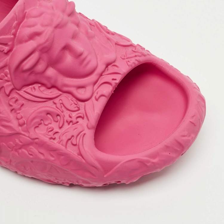 Pre Owned Versace Pink  Rubber Medusa Embossed Pool Slides Size 40