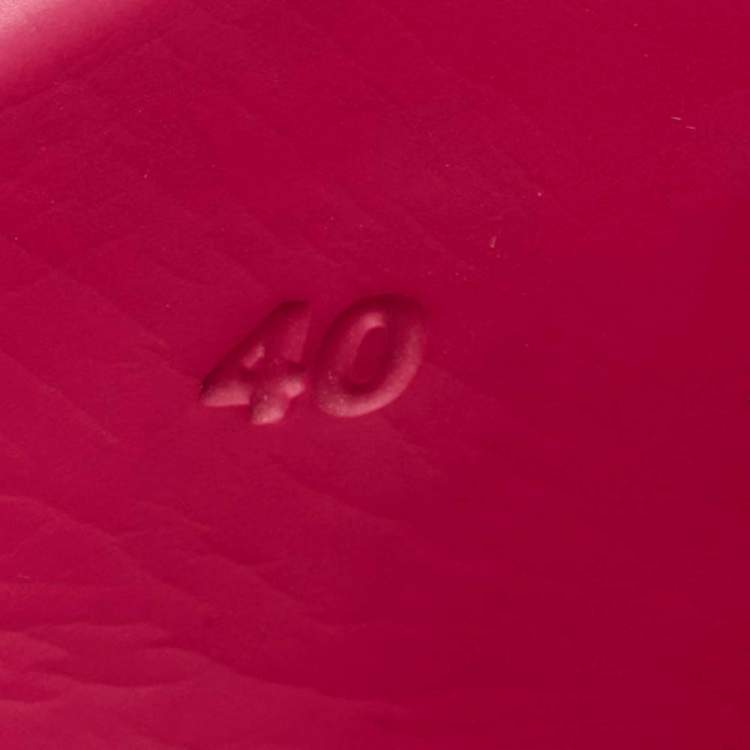 Pre Owned Versace Pink  Rubber Medusa Embossed Pool Slides Size 40