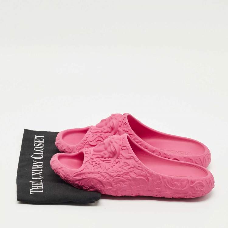 Pre Owned Versace Pink  Rubber Medusa Embossed Pool Slides Size 40