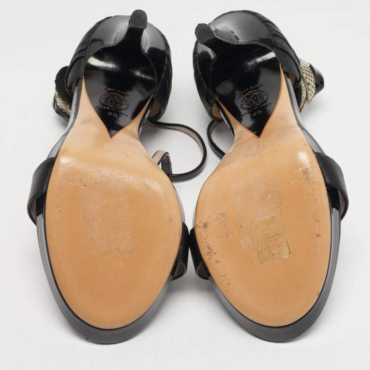 Pre Owned Versace Size 40 Black Leather and Patent Flower Detail Ankle T-Strap Sandals