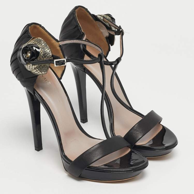 Pre Owned Versace Size 40 Black Leather and Patent Flower Detail Ankle T-Strap Sandals
