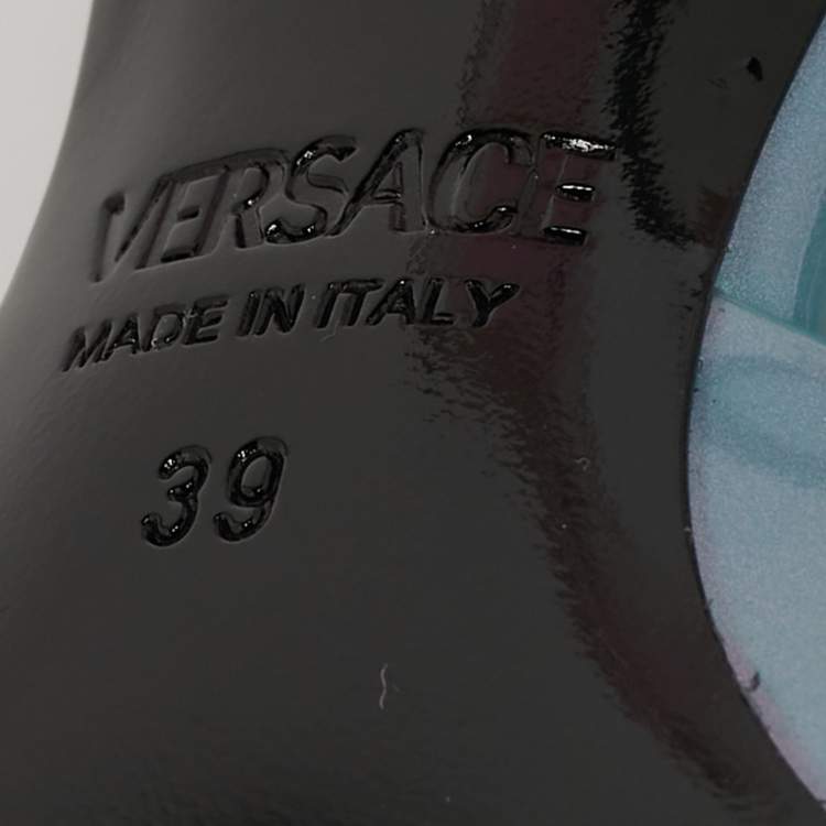 مملوكة مسبقًا Versace Bright Crystal Size 39 Blue Patent Leather Slide Sandals