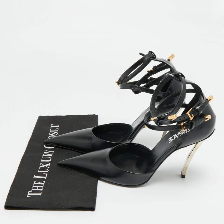 مملوكة مسبقًا Versace Pin-Point Size 39.5 Black Leather Pumps
