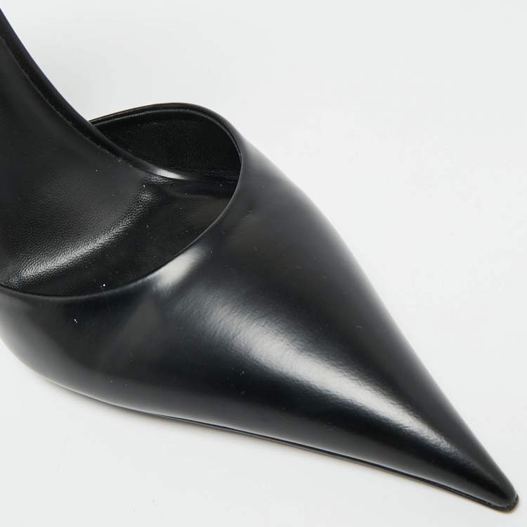 مملوكة مسبقًا Versace Pin-Point Size 39.5 Black Leather Pumps