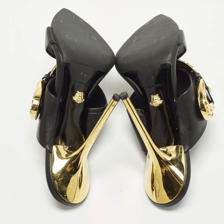 Pre Owned Versace Medusa Insignia Size 39 Black Leather Slide Sandals