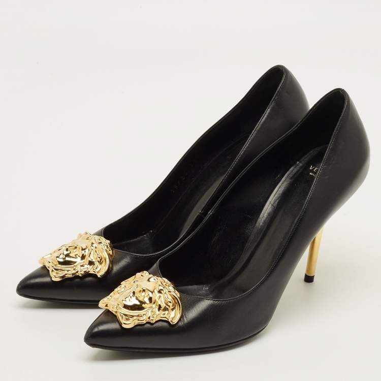 Pre Owned Versace Medusa Size 38.5 Black Leather Pumps