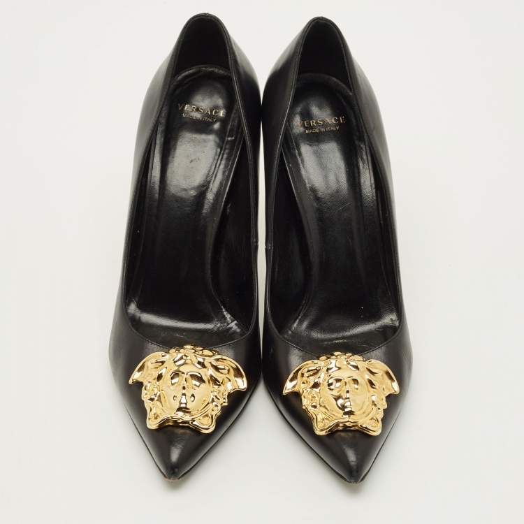 Pre Owned Versace Medusa Size 38.5 Black Leather Pumps