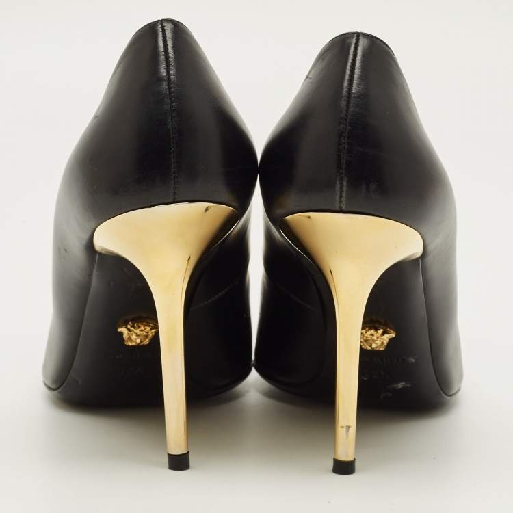 Pre Owned Versace Medusa Size 38.5 Black Leather Pumps