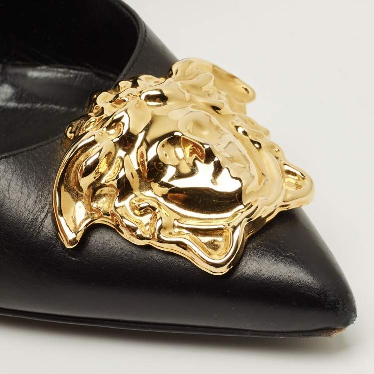 Pre Owned Versace Medusa Size 38.5 Black Leather Pumps