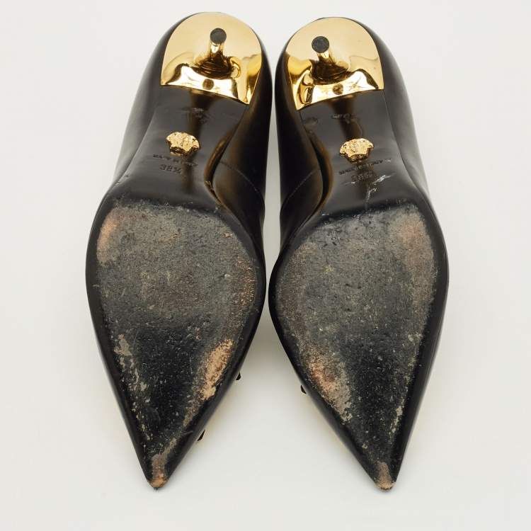 Pre Owned Versace Medusa Size 38.5 Black Leather Pumps