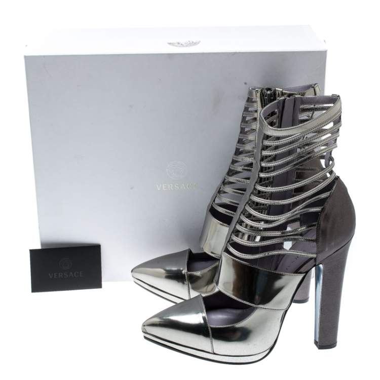 مملوكة مسبقًا Versace Metallic Silver Leather Pointed Toe Cage Pumps Size 40