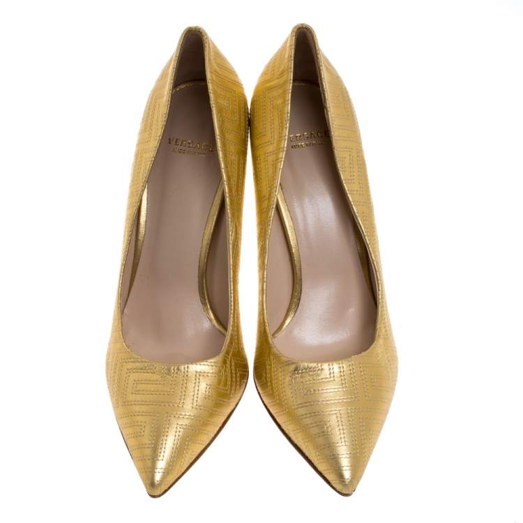 Pre Owned Versace Gold Quilted Leather Pointed Toe Pumps Size 38
