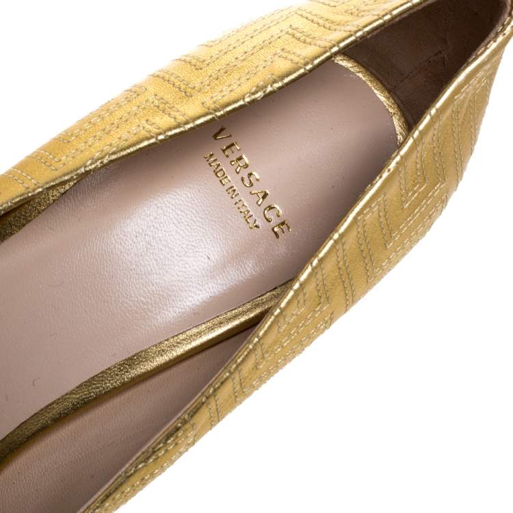 Pre Owned Versace Gold Quilted Leather Pointed Toe Pumps Size 38