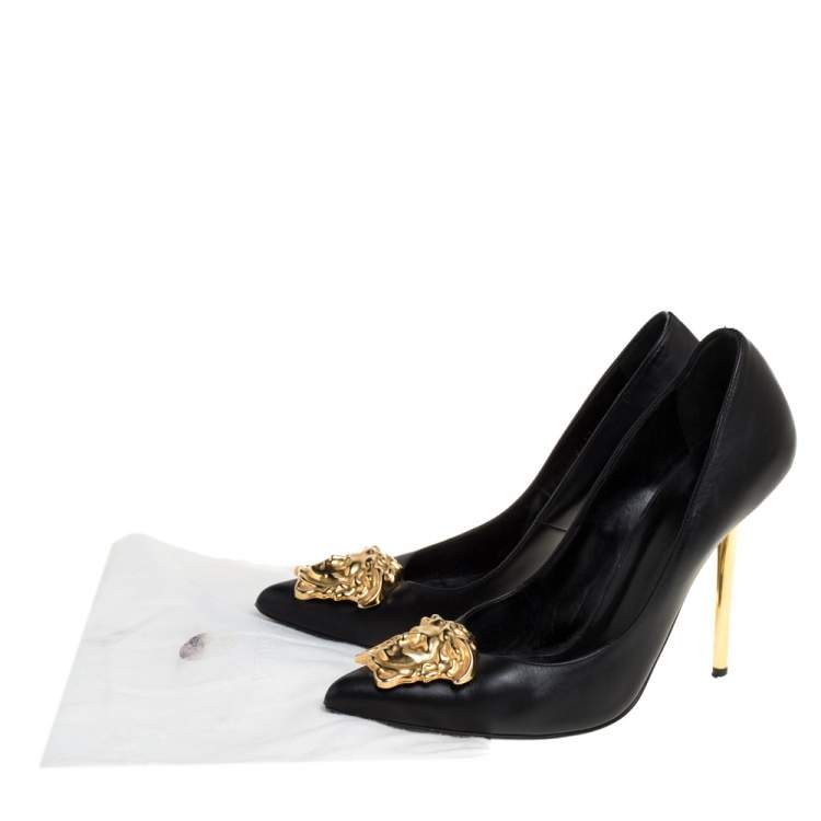 مملوكة مسبقًا Versace Black Leather Medusa Pointed Toe Pumps Size 37.5
