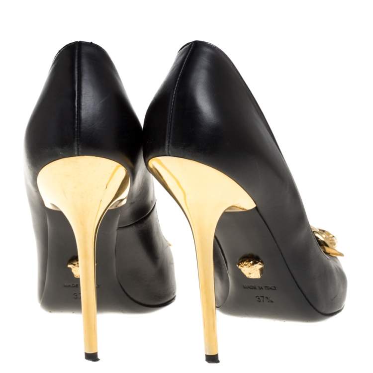 مملوكة مسبقًا Versace Black Leather Medusa Pointed Toe Pumps Size 37.5