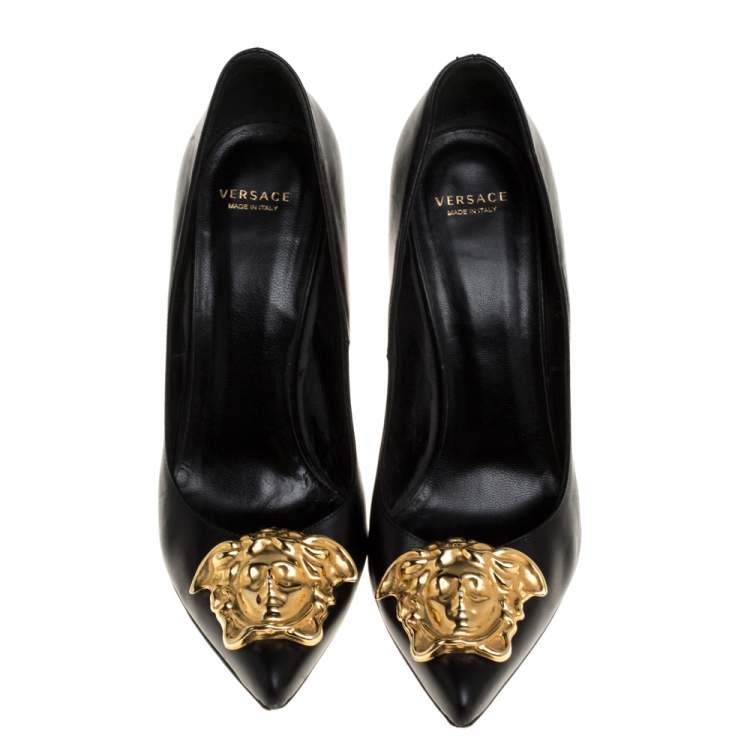 مملوكة مسبقًا Versace Black Leather Medusa Pointed Toe Pumps Size 37.5