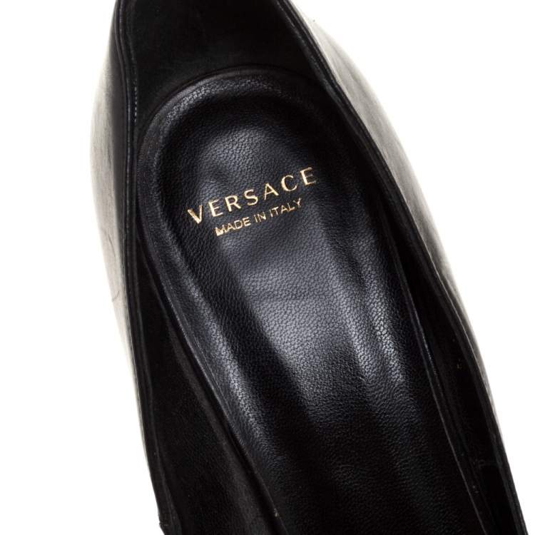 مملوكة مسبقًا Versace Black Leather Medusa Pointed Toe Pumps Size 37.5