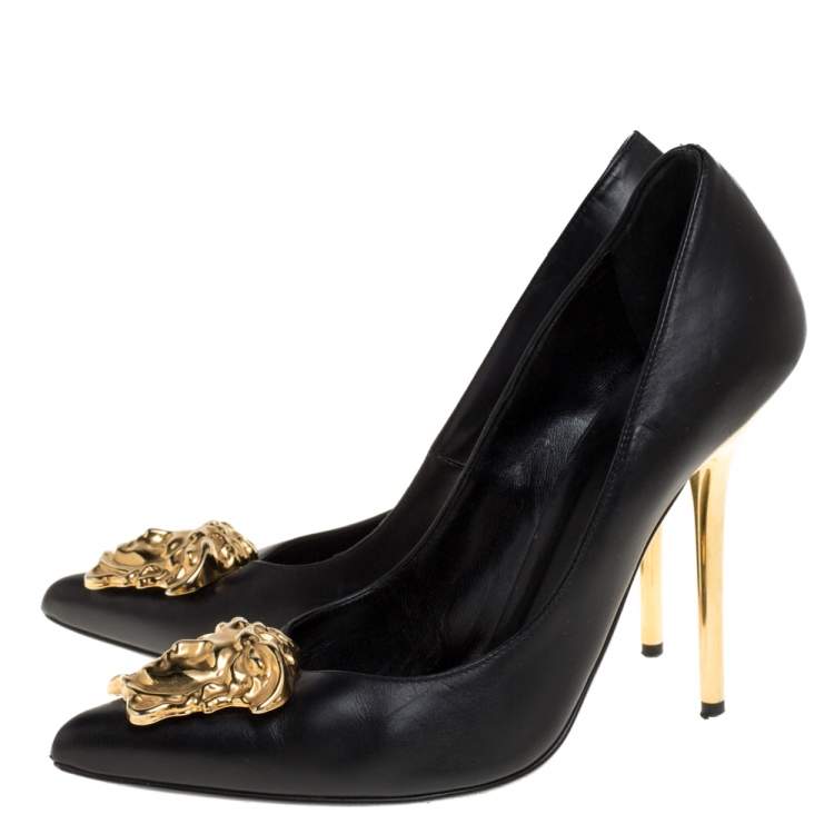 مملوكة مسبقًا Versace Black Leather Medusa Pointed Toe Pumps Size 37.5