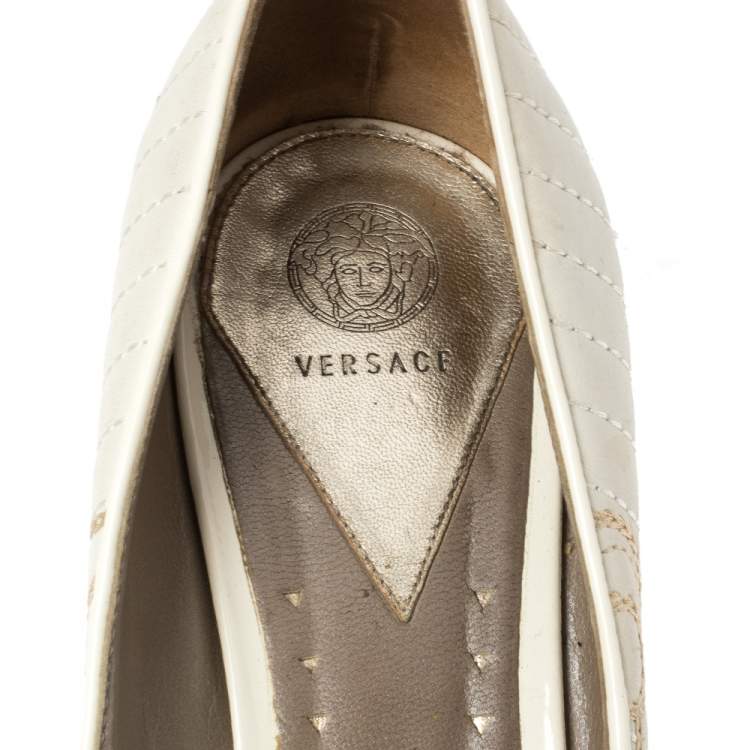 Pre Owned Versace White Embroidered Quilted Leather Pointed Toe Pumps Size 39